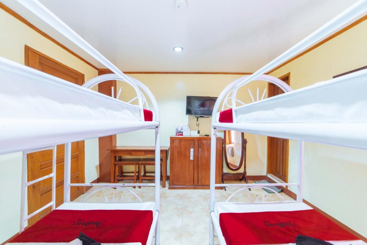 מלון קאליבו Reddoorz Near Golden Sarok Shrine מראה חיצוני תמונה