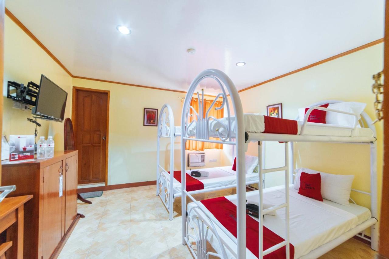 מלון קאליבו Reddoorz Near Golden Sarok Shrine מראה חיצוני תמונה
