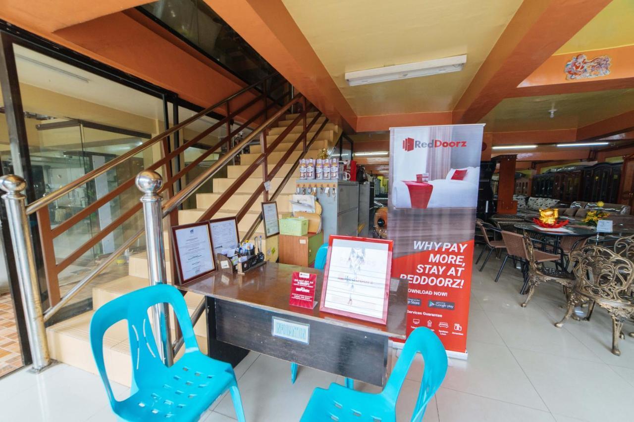 מלון קאליבו Reddoorz Near Golden Sarok Shrine מראה חיצוני תמונה